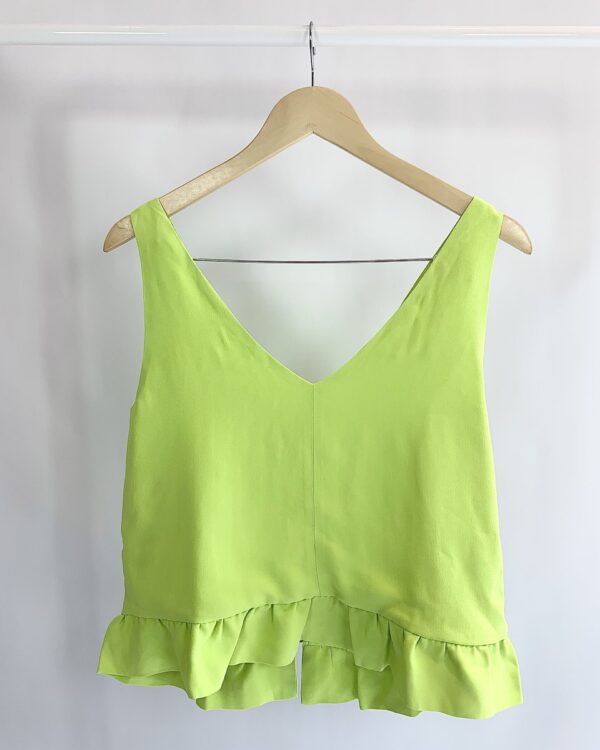 Blusa verde lima babado na barra AHKA - M (nunca usado) - VENDIDO SISTEMA OTO