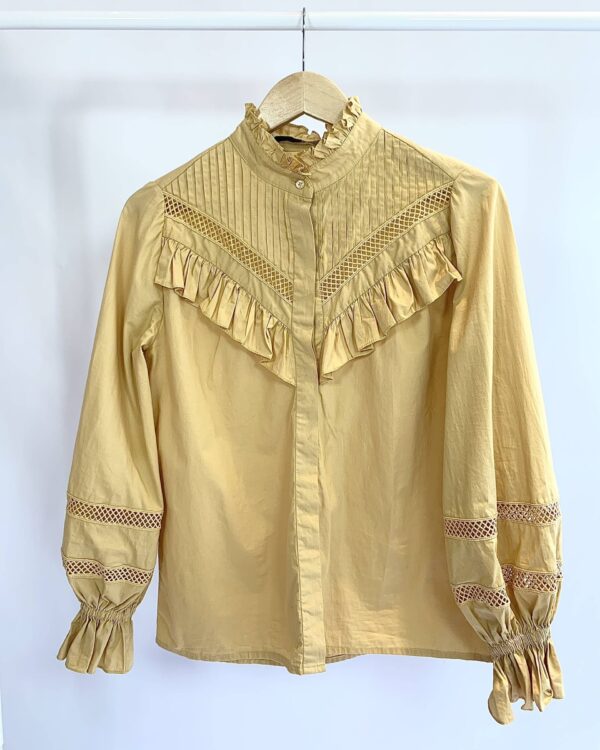 Blusa marrom claro com detalhes de renda a babado EVA - 34 - VENDIDO SISTEMA OTTO