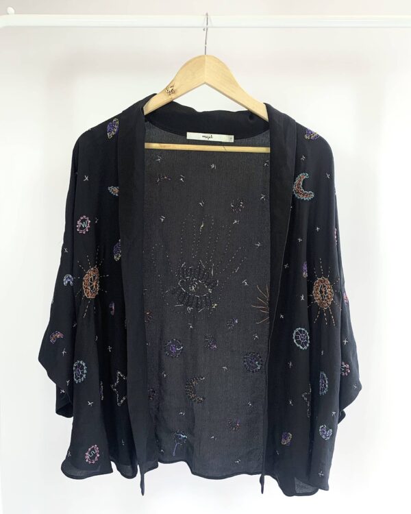 Kimono seda preto bordado canutilhos constelação WASABI - P - VENDIDO SISTEMA OTO