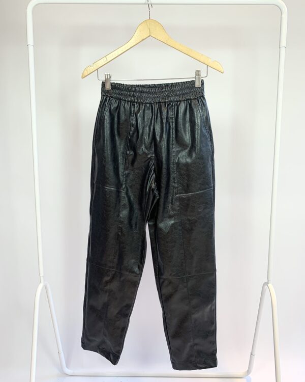 Calça preta couro pu ESMERAL - P - vendido sistema oto