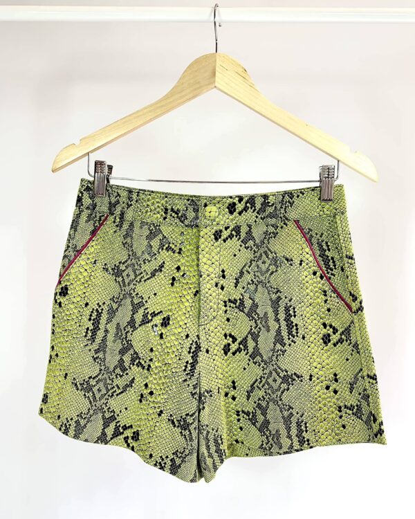 Short couro verde estampa cobra viés fucsia EVA - 34 - vendido sistema oto