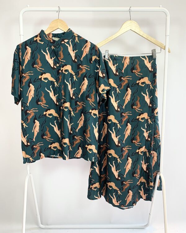 Conjunto camisa manga curta e saia midi verde escuro estampa mulher PROSA - P (nunca usado)