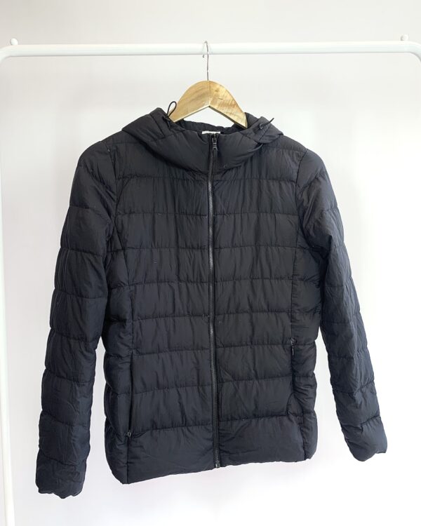 Jaqueta puffer preta UNIQLO - P