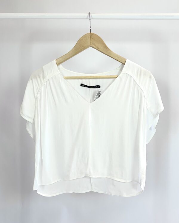 Blusa branca cropped decote v MARIA FILÓ - M - VENDIDO SISTEMA OTO
