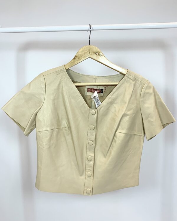 Blusa bege couro com botões na frente EVA SPINELI - P - VENDIDO SISTEMA OTO