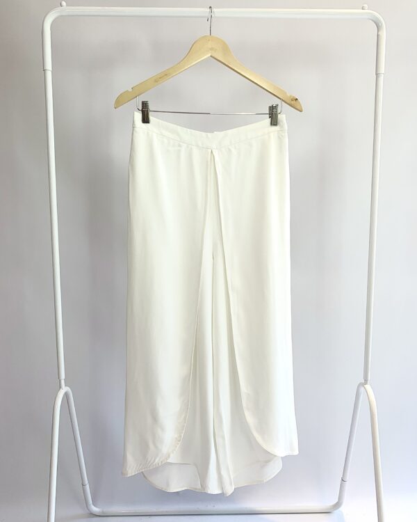 Calça pantacourt branca EVA - 40 - VENDIDO SIST OTO