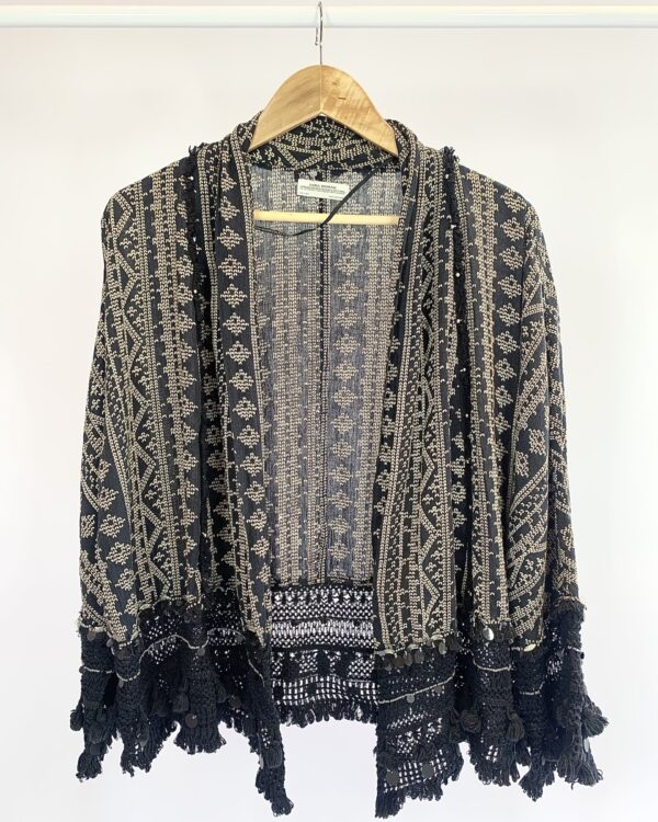 Kimono preto estampa bege com franjas e missanga ZARA - M - VENDIDO SISTEMA OTO