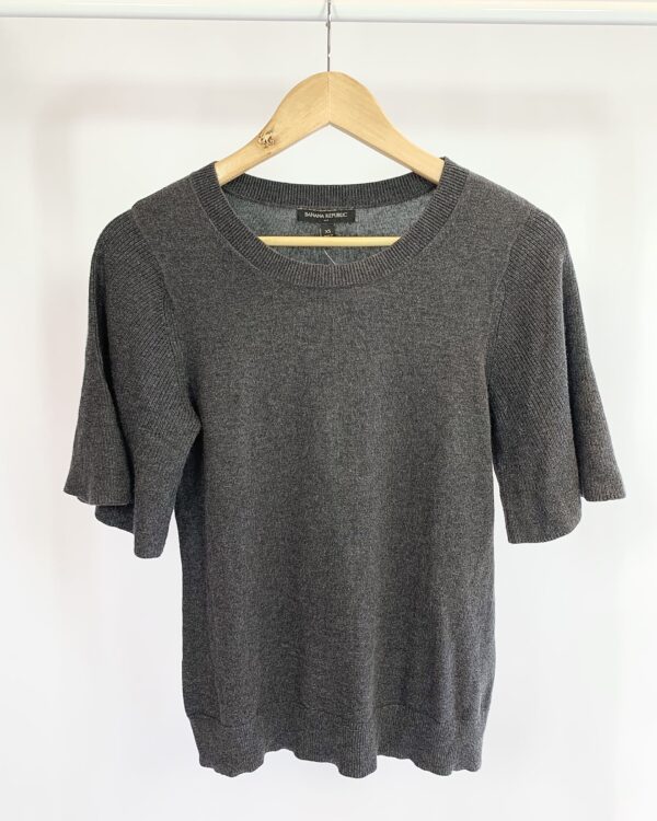 Blusa tricot grafite manga godê canelada BANANA REPUBLIC - PP - VENDIDO SISTEMA OTTO