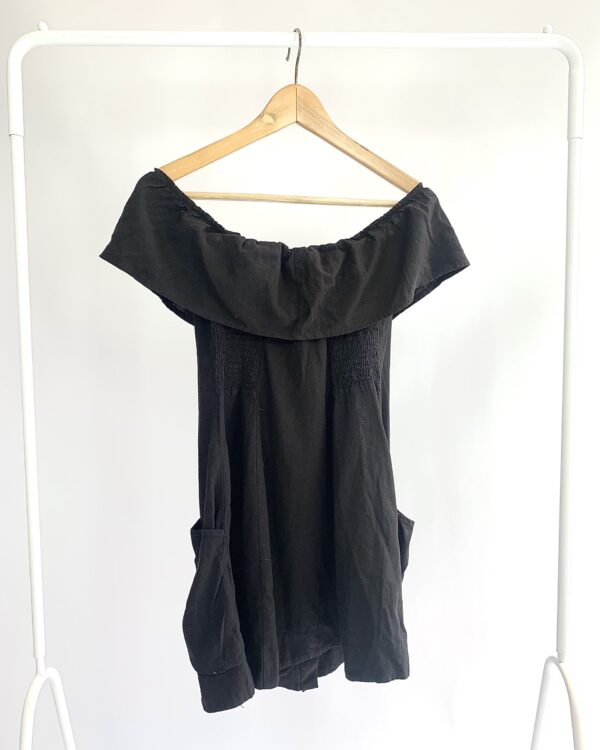 Vestido curto linho ombro a ombro botões frente preto FARM - M - VENDIDO SISTEMA OTO