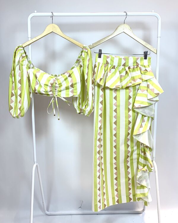 Conjunto saia e cropped com estamp verde e rosa RAYO - M - VENDIDO SIST OTO