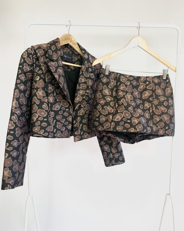 Conjunto blazer e short saia jacquard animal print preto NV - 34