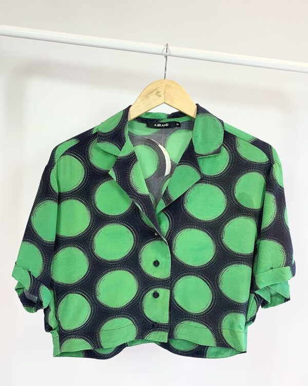 Camisa cropped seda preta estampa esferas verde A.BRAND - 36 - VENDIDO SISTEMA OTO