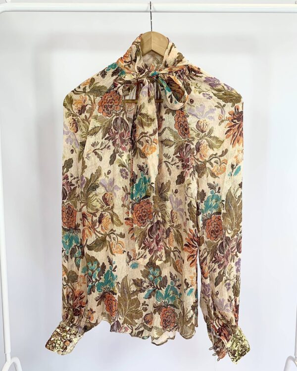 Blusa bege com estamp e detalhe de paete BOBO - G