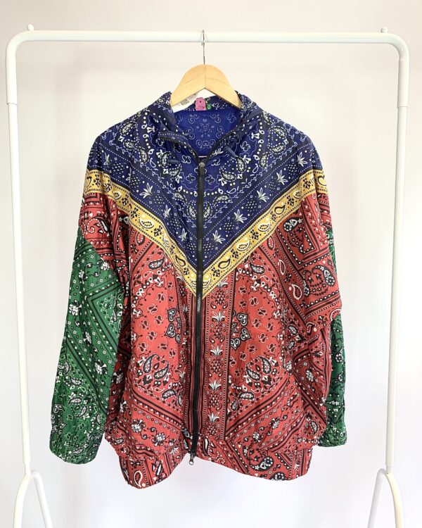 Casaco windbreaker colorido estampa bandana FARM - M