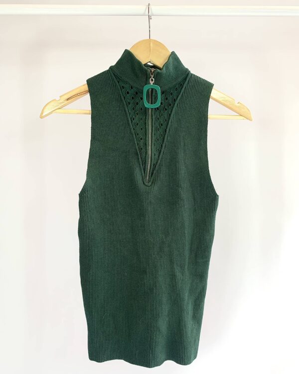 Blusa tricot verde musgo zíper no decote JULIA TRICOT - P - VENDIDO SISTEMA OTO