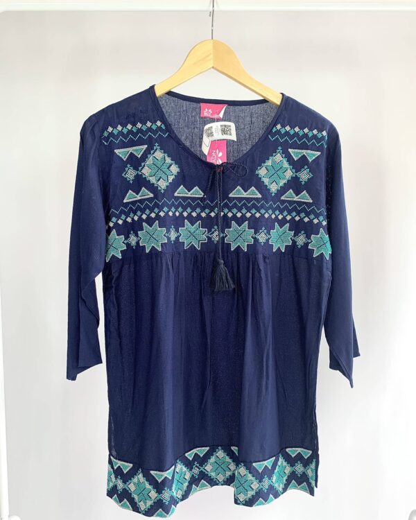 Blusa azul marinho com bordado NCY - P - VENDIDO SISTEMA OTO