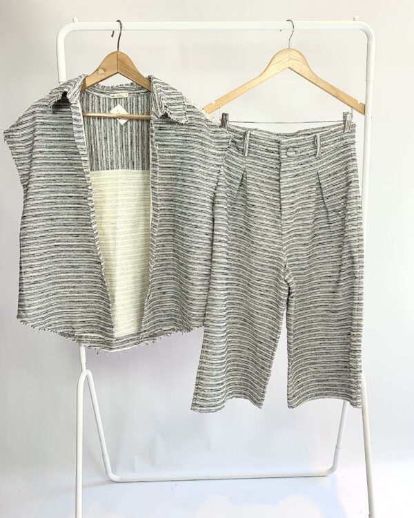 Conjunto colete e calça pantacourt tapeçaria p&b ONNI - P - VENDIDO SISTEMA OTO