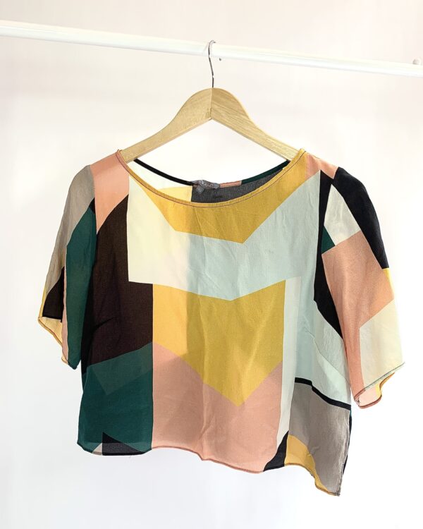 Blusa colorida de seda com detalhes na estamp ABRAND - 40 - VENDIDO SITEMA OTO