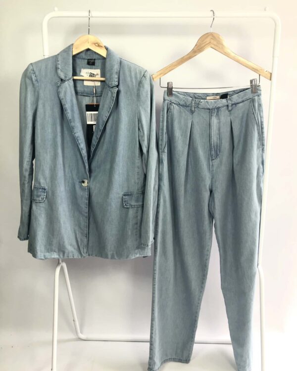 Conjunto jeans claro calça e jaqueta DIMY - P