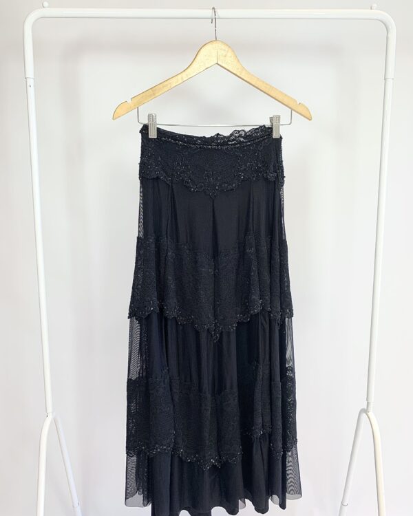 Saia midi preta com bordados VALISERE - P - VENDIDO SISTEMA OTO