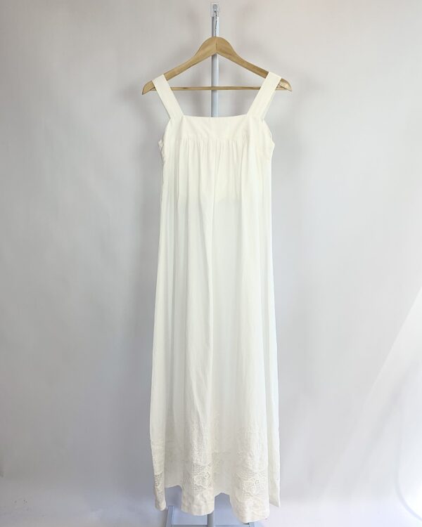 Vestido branco longo barra bordada - M - VENDIDO SISTEMA OTO