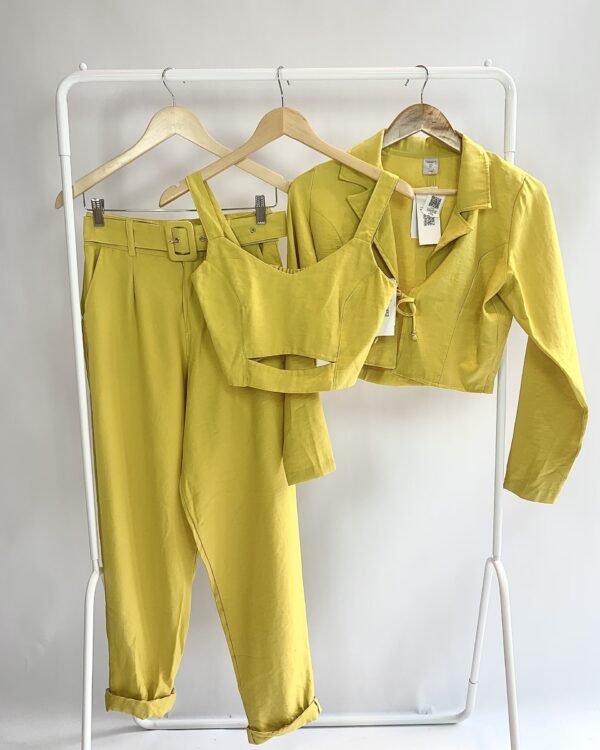 Conjunto calça blazer e cropped amarelo FORMITZ - P (nunca usado) - VENDIDO SIST OTO