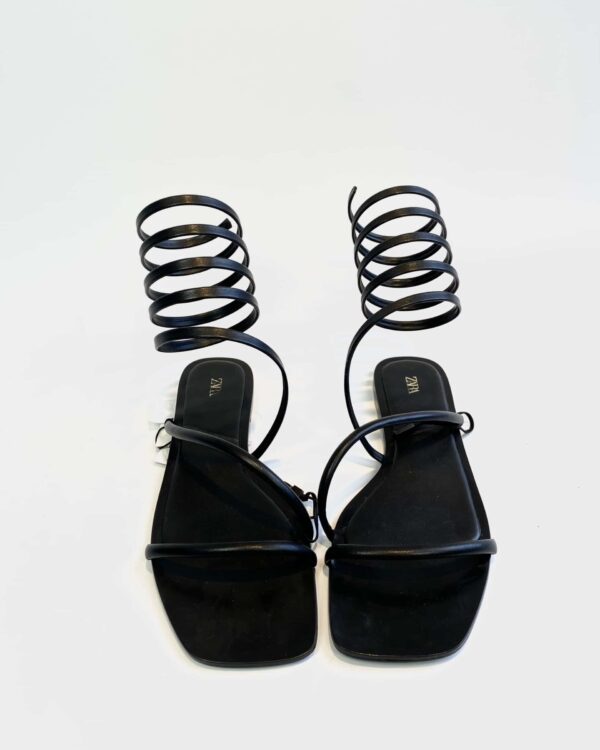 Rasteira Preta ZARA - 38 *nunca usada*