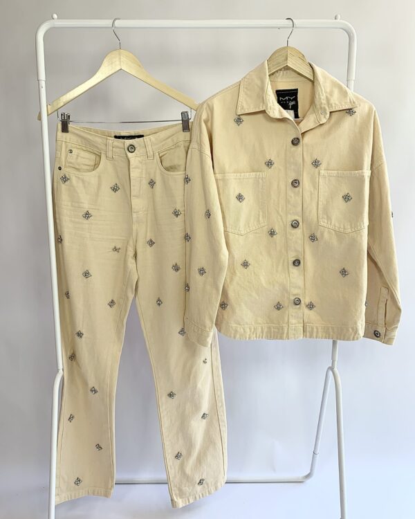 Conjunto jeans calça e jaqueta com bordado de pedraria MY PLACE -P - VENDIDO SISTEMA OTTO