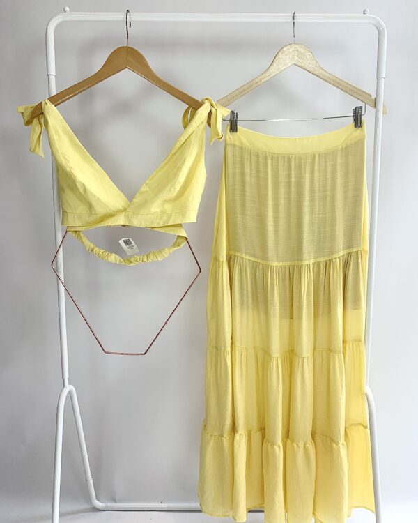 Conjunto cropped e saia longa amarelo DIMY - P (nunca usado) - VENDIDO SISTEMA OTO