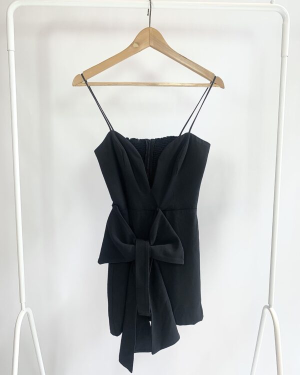 Vestido curto preto laço na frente CHARTH - PP ( nunca usado)