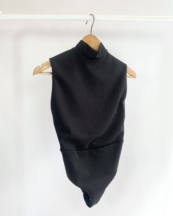 Body preto com abertura nas costas INTI - P