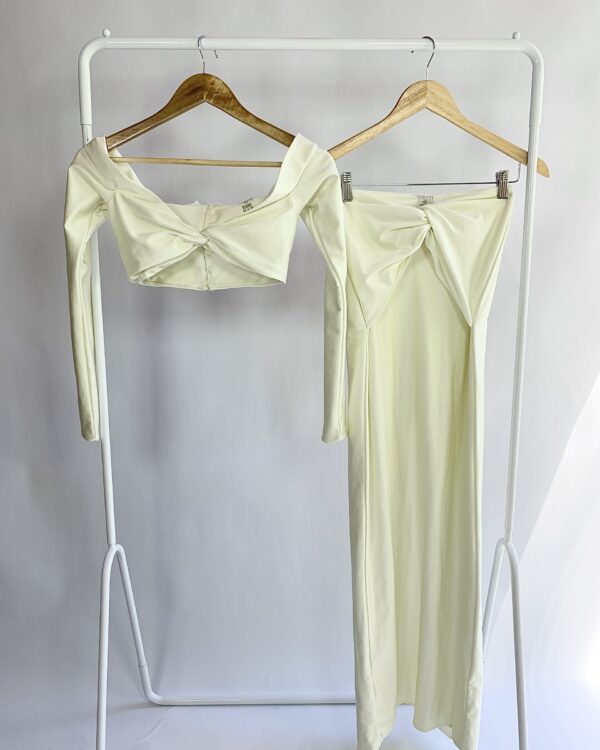 Conjunto cropped e saia longa off white TESWIN- P - VENDIDO SISTEMA OTO