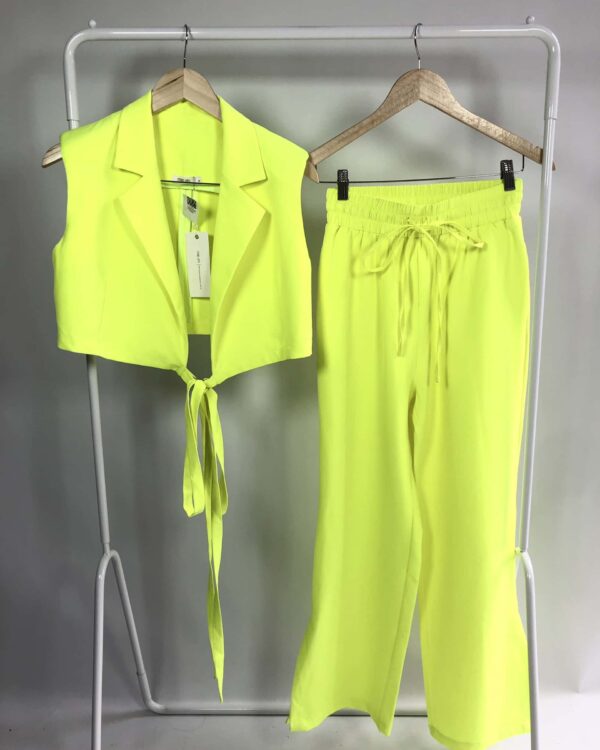 Conjunto calça e blusa verde limão *nunca usado* MAIS UM - P - VENDIDO SISTEMA OTO