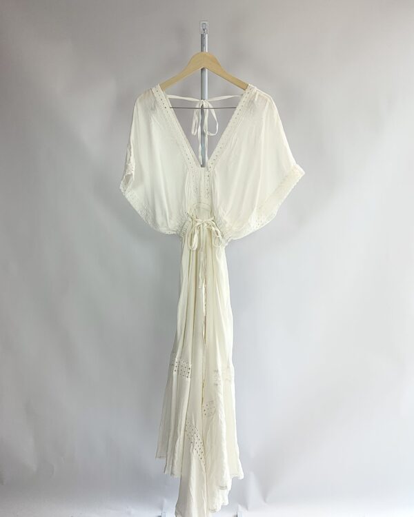 Vestido branco com detalhe de laise ANGELS FASHION - M