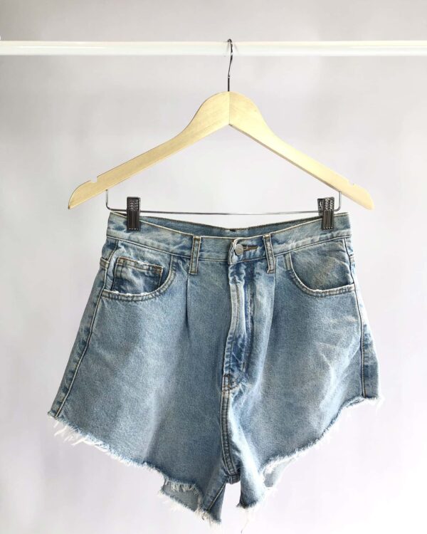 Short jeans cintura alta lavagem clara FARM - 38 VENDIDO SISTEMA OTTO