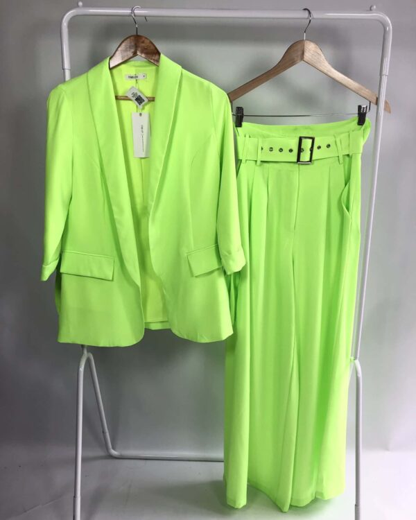 Conjunto verde calça e blazer *nunca usado* MAIS UM - P - VENDIDO SISTEMA OTO