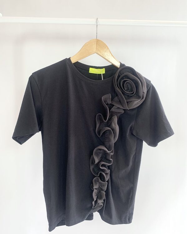 Blusa preta flor MURAU- P  *nunca usado* - VENDIDO SISTEMA OTO