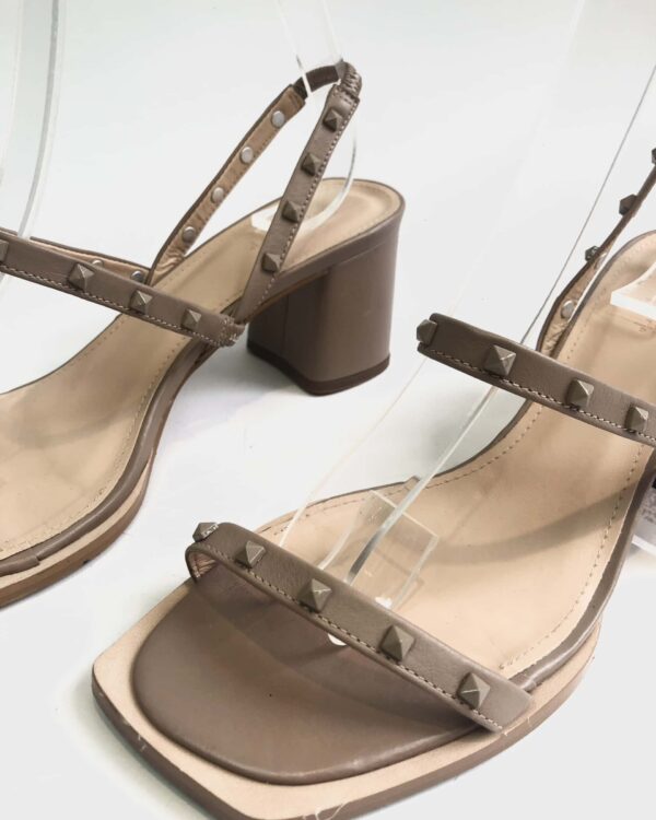 Sandália com aplicações salto bloco MARIANA PORTO - 39