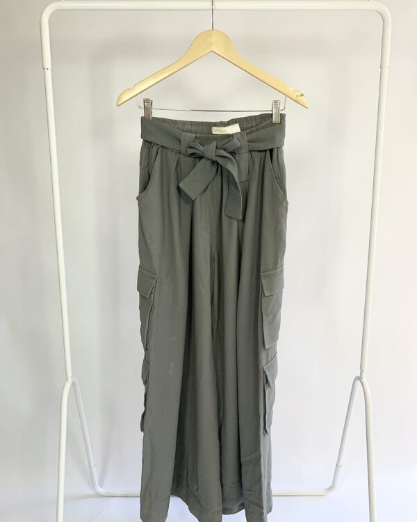 Calça crepe cinza com bolsos NV - G - VENDIDO SISTEMA OTO