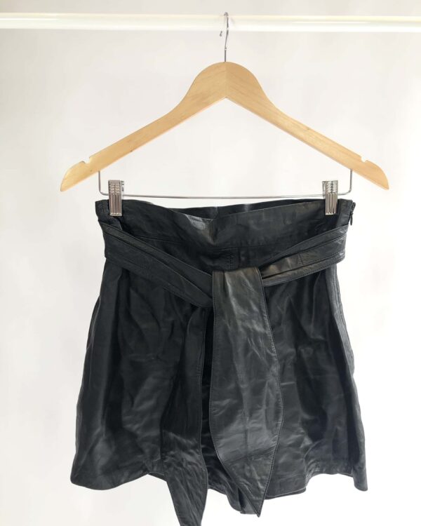 Short preto couro com amarração EVA - 36 - VENDIDO SISTEMA OTO