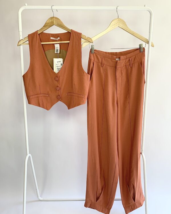 Conjunto colete e calça terracota LEZ A LEZ - P (nunca usado) - VENDIDO SISTEMA OTO