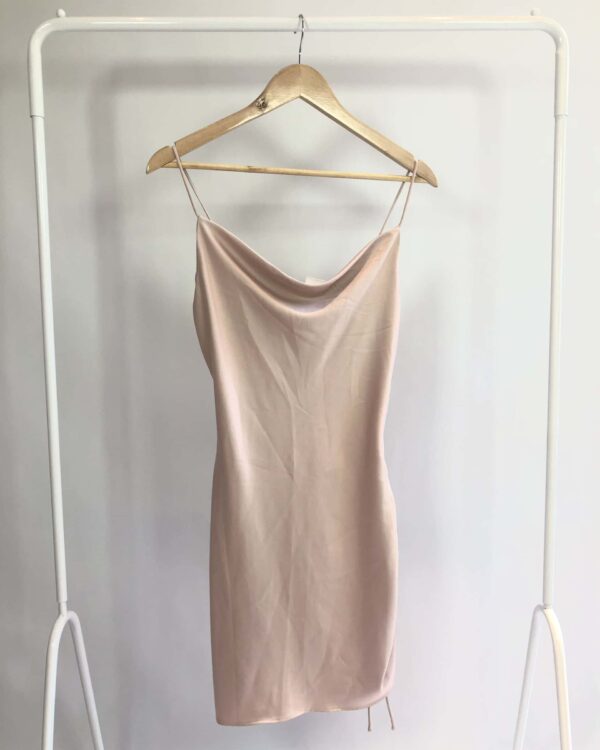 Vestido curto acetinado rosa TOPSHOP- P - VENDIDO SISTEMA OTTO