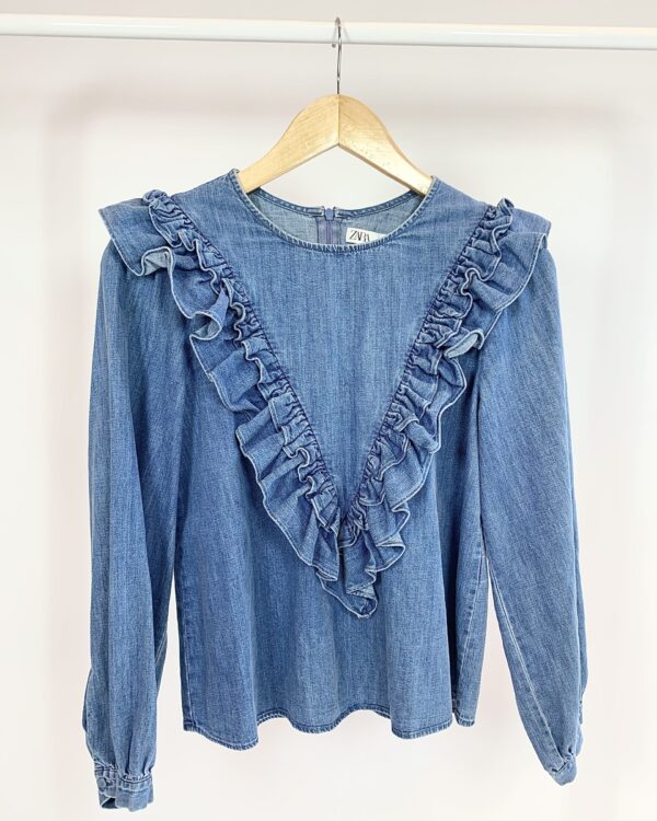 Camisa jeans com babados ZARA - PP - VENDIDO SISTEMA OTO