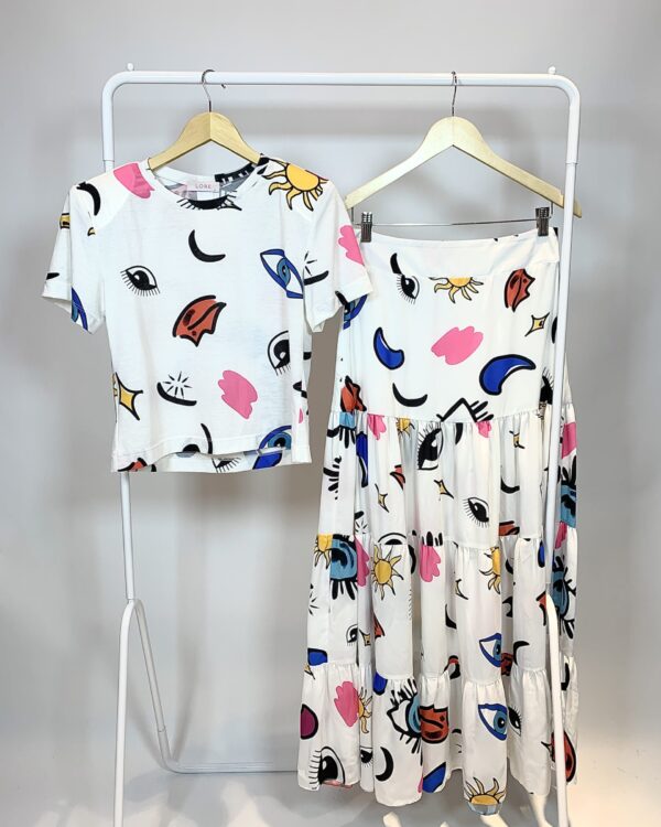 Conjunto saia e blusa manga curta branca desenhos com ombreira LORE - P