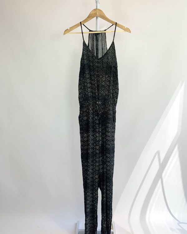 Macacão preto estampado TIDSY - M - VENDIDO SISTEMA OTO