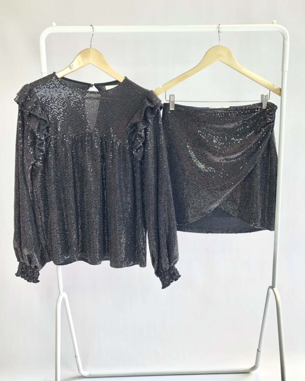 Conjunto preto saia e blusa com paete LILLY SARTI - 38 - VENDIDO SISTEMA OTO