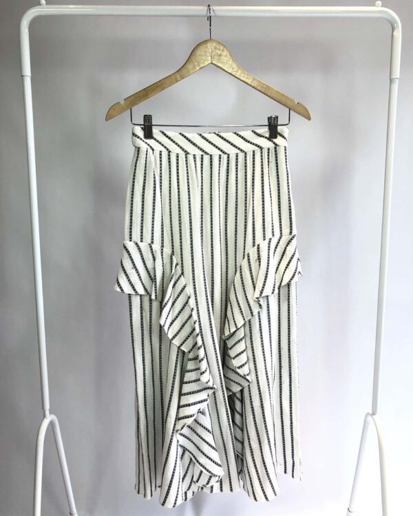 Saia preto e branco CRIS BARROS - 38 - VENDIDO SIST OTO