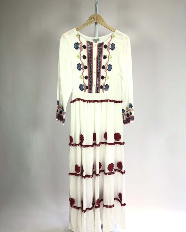 Vestido longo branco com bordados WE OUI - M *nunca usado* - VENDIDO SISTEMA OTTO