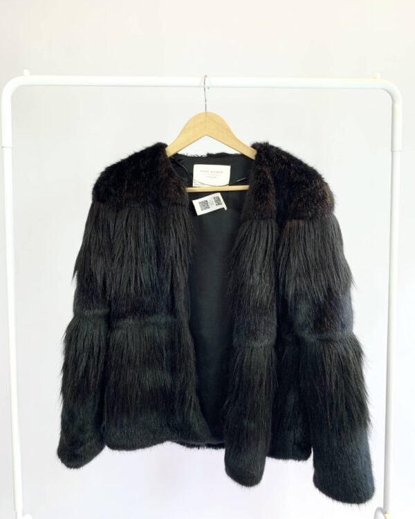 Jaqueta preta pelo ZARA - P