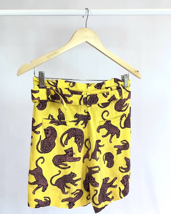Short amarelo com estamp onça EVA - 36 - VENDIDO SISTEMA OTO